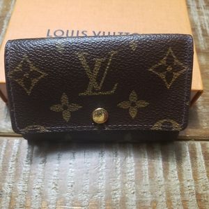 EUC LV MONO KEY HOLDER